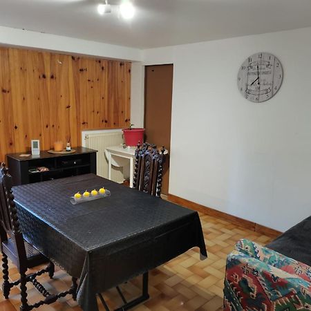 Mon Petit Studio Apartment Montmorillon Bagian luar foto