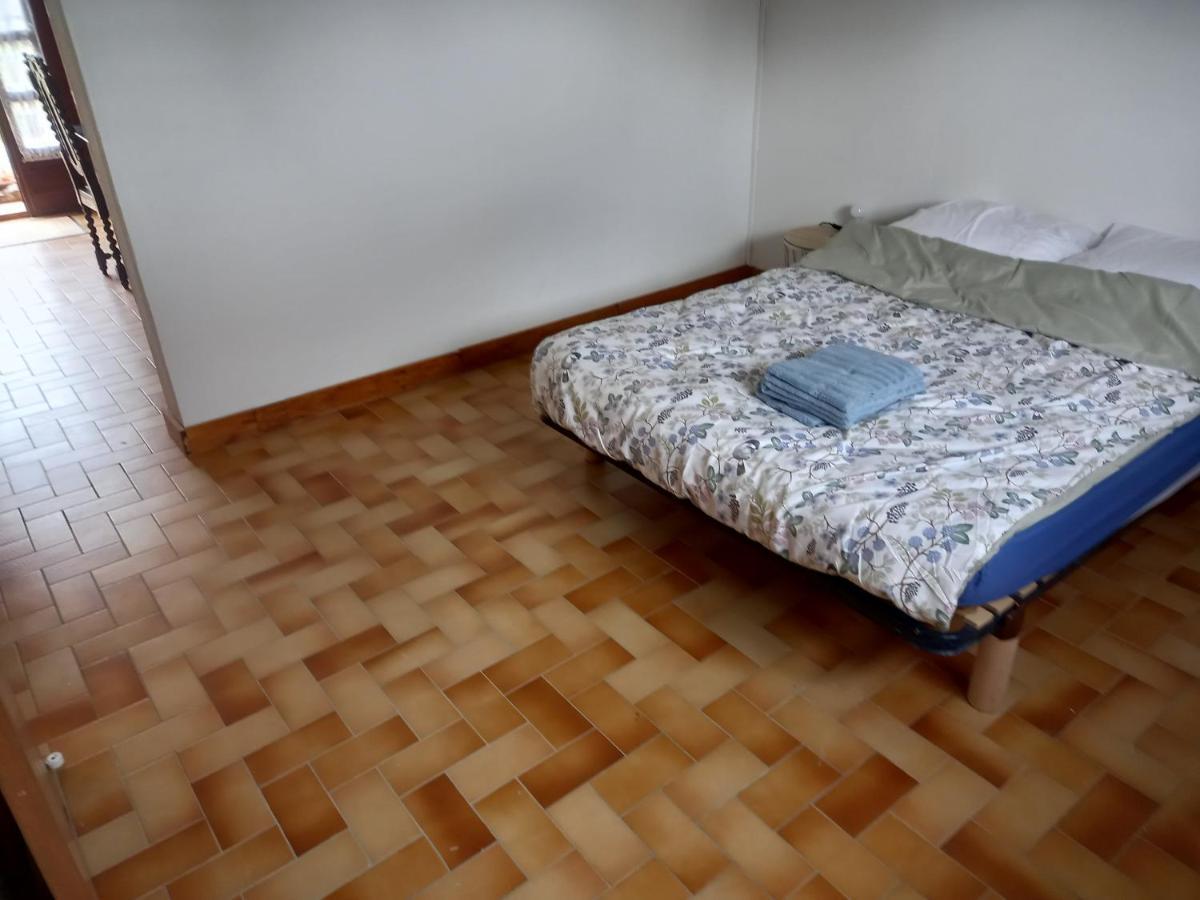 Mon Petit Studio Apartment Montmorillon Bagian luar foto