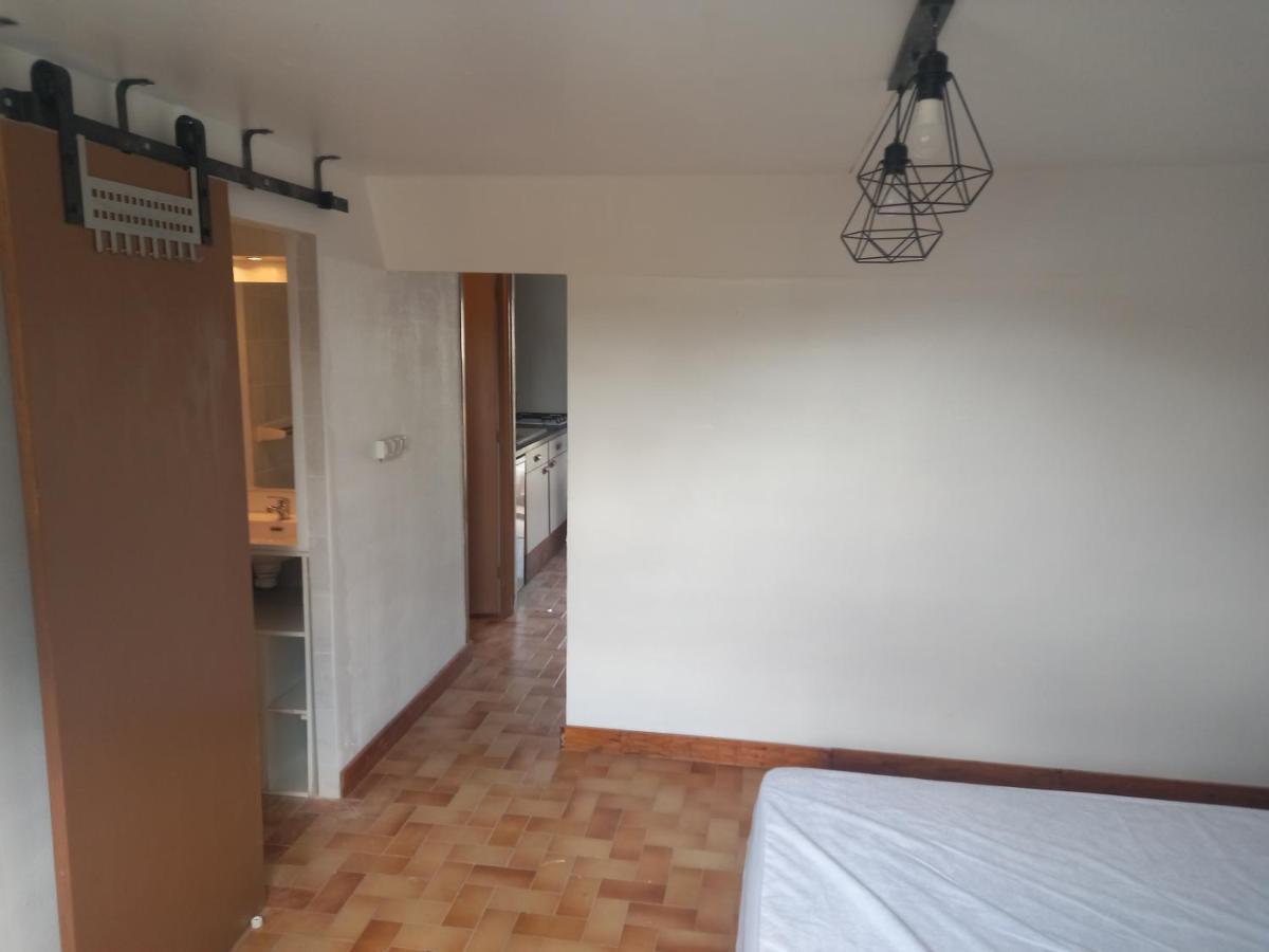Mon Petit Studio Apartment Montmorillon Bagian luar foto