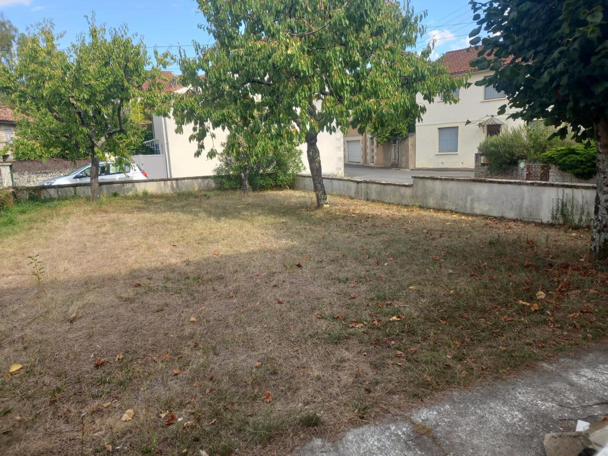 Mon Petit Studio Apartment Montmorillon Bagian luar foto